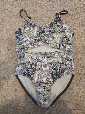 Girls Floral Cutout One-Piece Swimsuit - Black Multi
